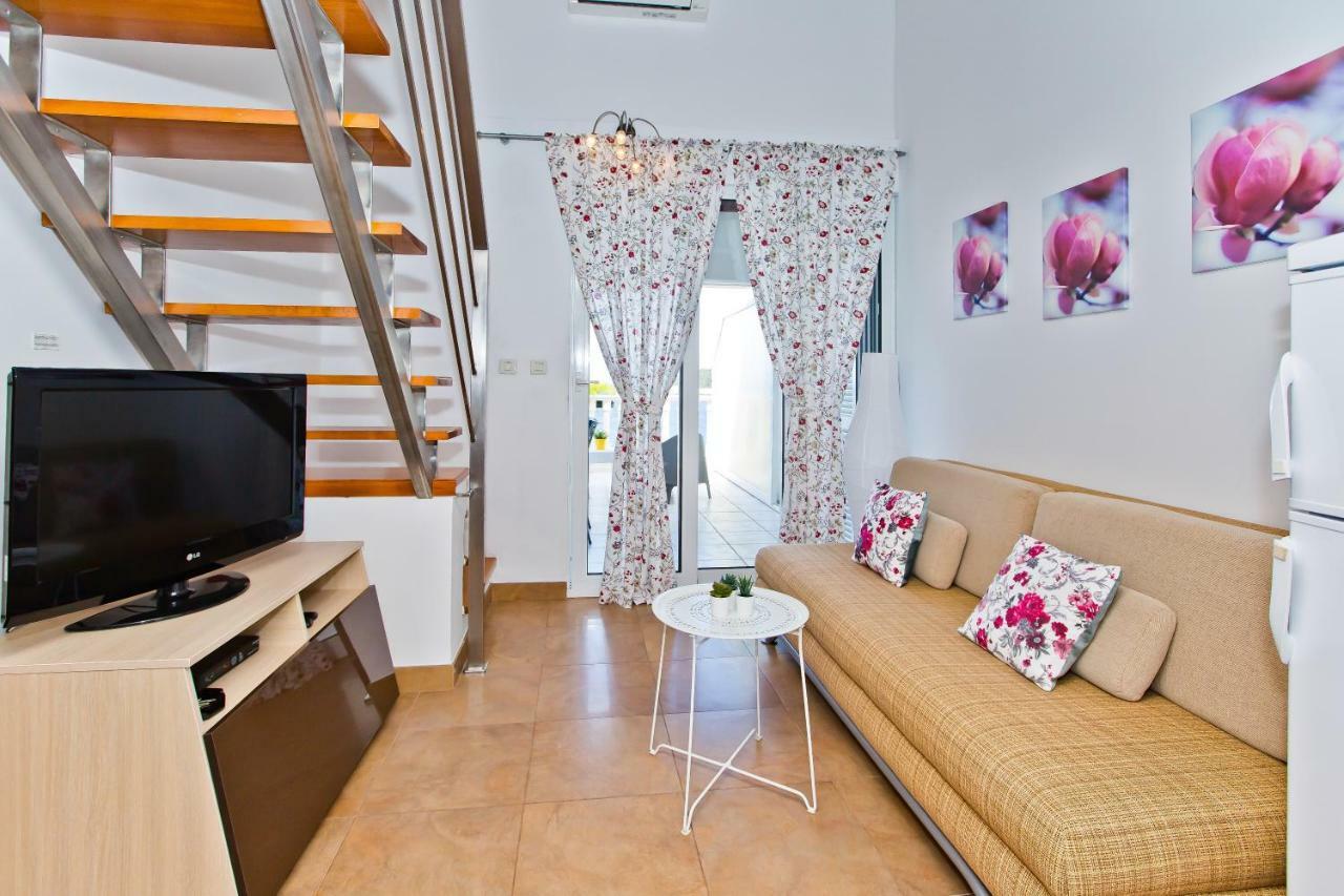 Luxury Bellavista Amazing Sea Holidays With Private Beach & Parking มิลนา ภายนอก รูปภาพ